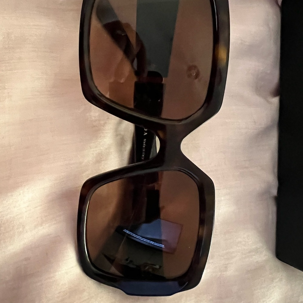 Prada sunglasses like new. Comes with case, box, eyeglass cloth and cary case. - Picture 2 of 9